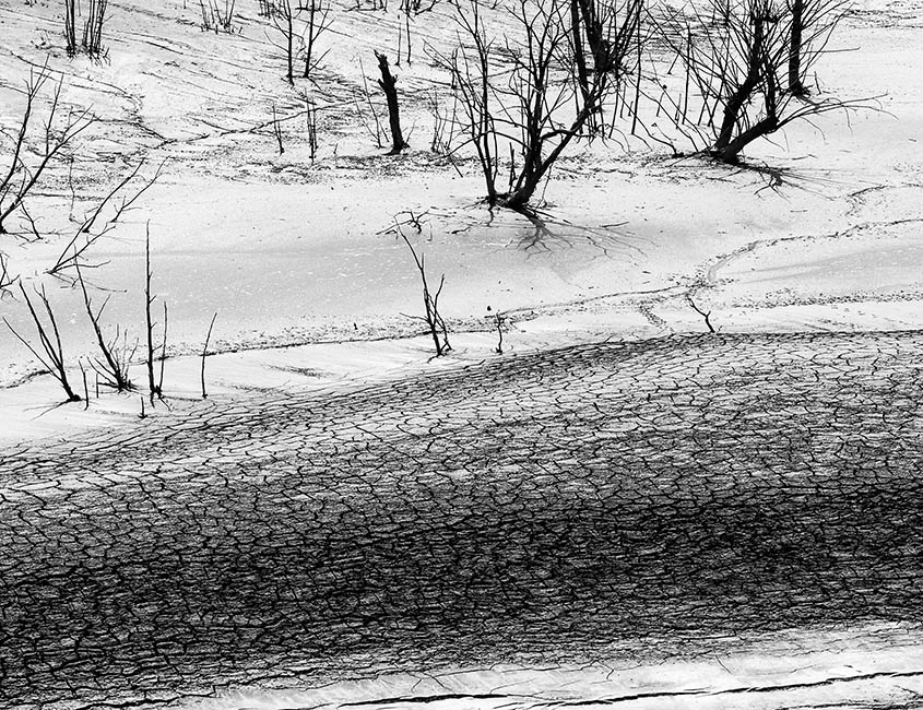 Before this valley was flooded in 1930, there was .....
