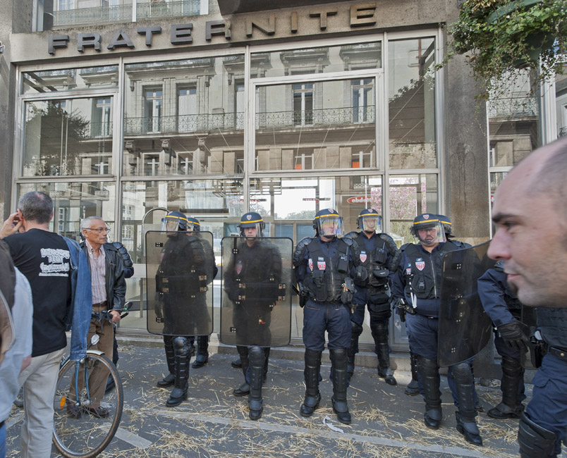 Although the demonstration was quite peaceful, the riot police was very present.
.
